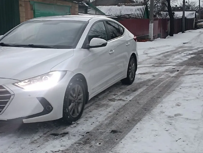 Продам hyundai elantra,2017 года выпуска, мотор 2 литра(149 лошадей, не налоговый)пробег (162тыс), коробка автомат(aisin 6 ступка)салон кожа, abs, esp, гур, двух зонный климат контроль, подогрев руля, подогрев всех сидений, парктроник (перед, зад). серворуль и проочее. авто обслужено, вложений не требует. состояние отличное, документы в порядке. остальное при осмотре в макеевке. цена 1милион,200 тыс. +79490814083 📲 tg: сергей 📞 звоните: +7(949)0814083 - фотография - 2