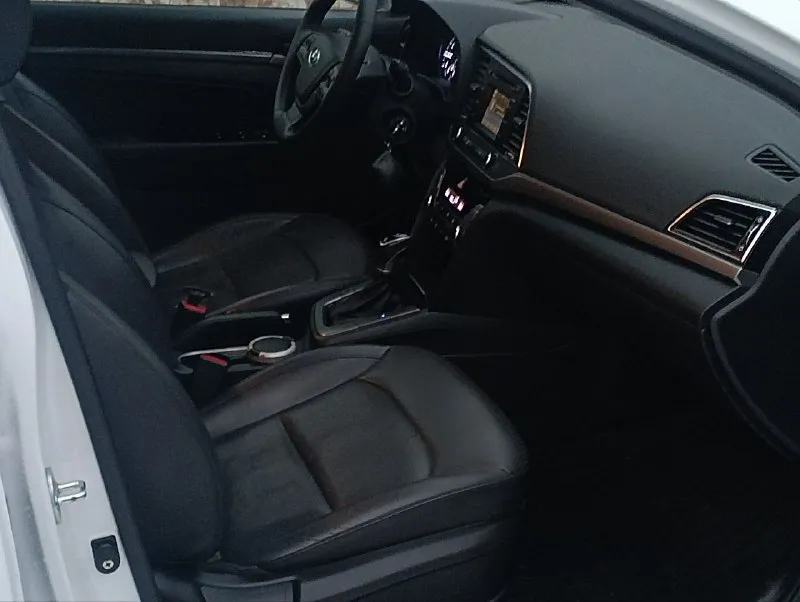 Продам hyundai elantra,2017 года выпуска, мотор 2 литра(149 лошадей, не налоговый)пробег (162тыс), коробка автомат(aisin 6 ступка)салон кожа, abs, esp, гур, двух зонный климат контроль, подогрев руля, подогрев всех сидений, парктроник (перед, зад). серворуль и проочее. авто обслужено, вложений не требует. состояние отличное, документы в порядке. остальное при осмотре в макеевке. цена 1милион,200 тыс. +79490814083 📲 tg: сергей 📞 звоните: +7(949)0814083 - фотография - 8