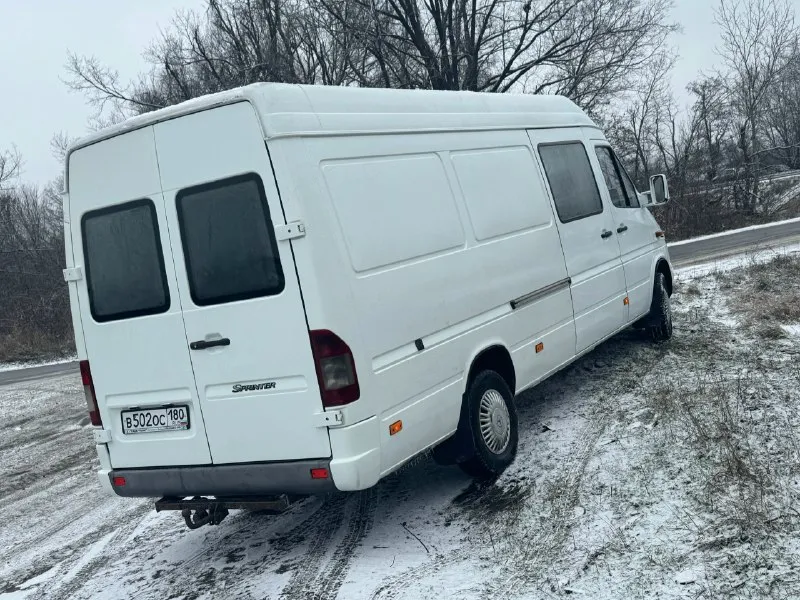 Mercedes-benz sprinter 2.2 грузовой фургон идеальное сочетание немецкой надежности, высокой грузоподьемности и современных технологий. это автомобиль, на который можно положиться в любой ситуации-от городских маршрутов до дальних рейсов. осмотр макеевка +7 949 693 56 41 цена 1.400.000₽ 📞 звоните: +7(949)6935641 - фотография - 4