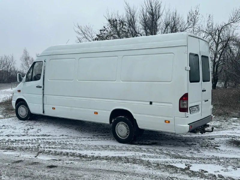 Mercedes-benz sprinter 2.2 грузовой фургон идеальное сочетание немецкой надежности, высокой грузоподьемности и современных технологий. это автомобиль, на который можно положиться в любой ситуации-от городских маршрутов до дальних рейсов. осмотр макеевка +7 949 693 56 41 цена 1.400.000₽ 📞 звоните: +7(949)6935641 - фотография - 6