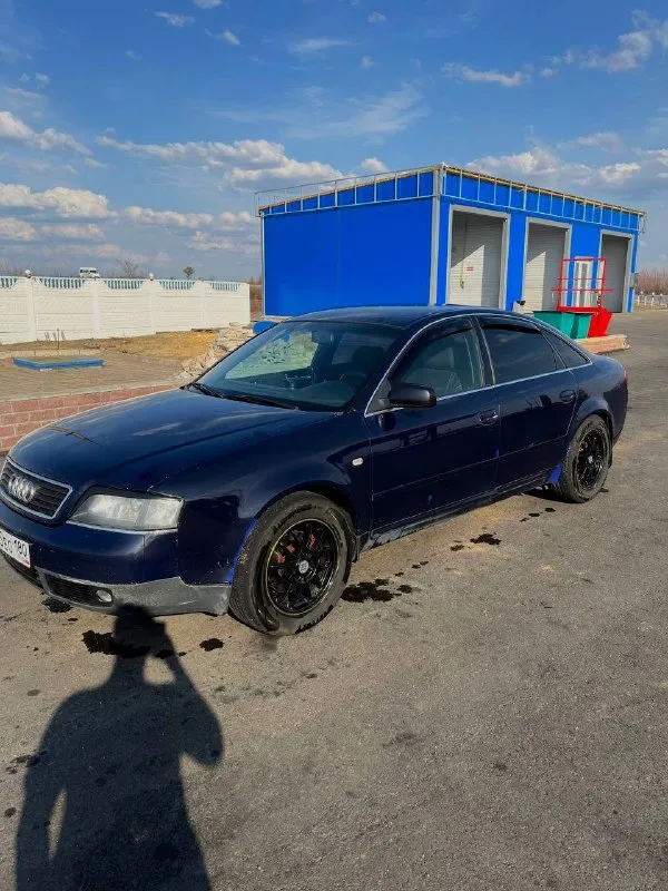 ❗️продам audi a6 с5 ❗️ ✅объем 1.8 турбо🚀 ✅год выпуска: 2000 год ✅из документов: птс; стс; дкп. я собственник (второй владелец) ✅комплектация: 4 эл. стеклоподъемники; эл. регулировка зеркал; центральный замок; 2 ключа; гур; кондиционер ✅дно и стаканы в прекрасном состоянии, кузов оцинкован ❗️по лкп есть незначительные нюансы в силу возраста, на езду никак не влияют 💰цену вижу: 320.000 руб. реальному покупателю хороший торг 📍находится в г. харцызске ☎️обращаться в лс либо по номеру телефона +7 (949) 436-12-42 📞 звоните: +7(949)4361242 - фотография - 4