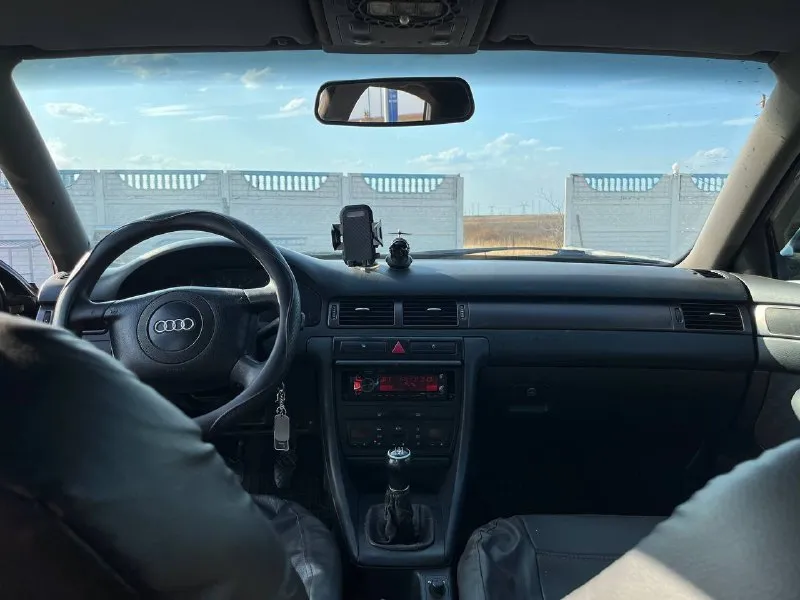 ❗️продам audi a6 с5 ❗️ ✅объем 1.8 турбо🚀 ✅год выпуска: 2000 год ✅из документов: птс; стс; дкп. я собственник (второй владелец) ✅комплектация: 4 эл. стеклоподъемники; эл. регулировка зеркал; центральный замок; 2 ключа; гур; кондиционер ✅дно и стаканы в прекрасном состоянии, кузов оцинкован ❗️по лкп есть незначительные нюансы в силу возраста, на езду никак не влияют 💰цену вижу: 320.000 руб. реальному покупателю хороший торг 📍находится в г. харцызске ☎️обращаться в лс либо по номеру телефона +7 (949) 436-12-42 📞 звоните: +7(949)4361242 - фотография - 7