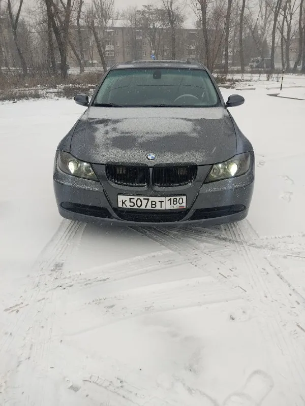 Продам bmw e90 320d. 2006г пробег 343тысяч. честный. цена 900 торг покупателю парктроники, бортовой... - фотография