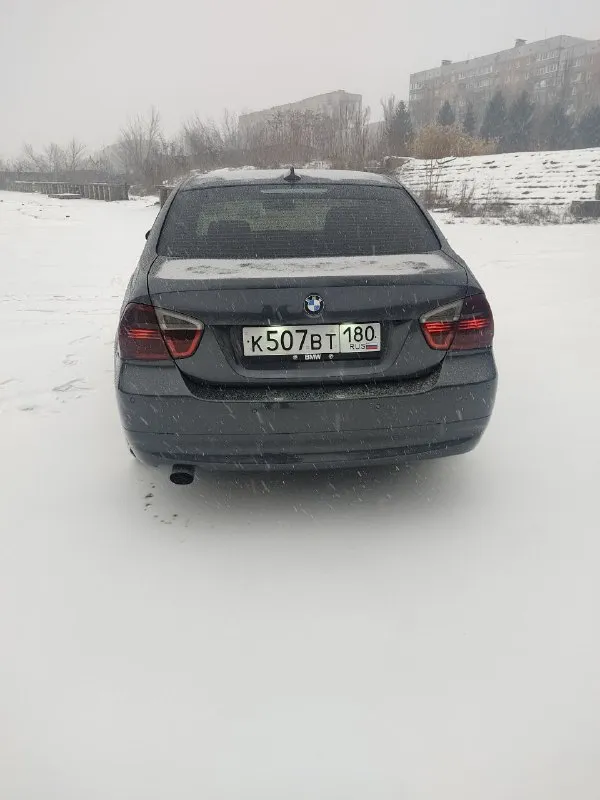 Продам bmw e90 320d. 2006г пробег 343тысяч. честный. цена 900 торг покупателю парктроники, бортовой компьютер что редкость, климат, акпп, люк. машина обслужена за последние пол года заменены патрубки интеркулера, радиатора охлаждения двигателя, ходовая часть перебрана все сайлентблоки стойки стабилизатора все новое, передние ниже рычаги, также заменён блок накала свечей на оригинал и свечи накала, сделан даунпайп atm, торомоза перебраны в круг новые тормозные диски колодки направляйки, заменено масло в акпп с фильтром все zf, заменено масло в заднем редукторе, новый оригинальный бачок антифриза с крышкой, новый демпферный шкив ремни помпа ролики и многое другое. масло менялось каждый 5 тысяч расхода нет. последнее то 1500км назад (фильтр салона, масляный фильтр, масло, фильтр топливный воздушный) не дымит не троит, едет хорошо любые проверки за машину не стыдно в фарах би лед линзы свет хороший телефон для связи:+79043401376 - фотография - 3