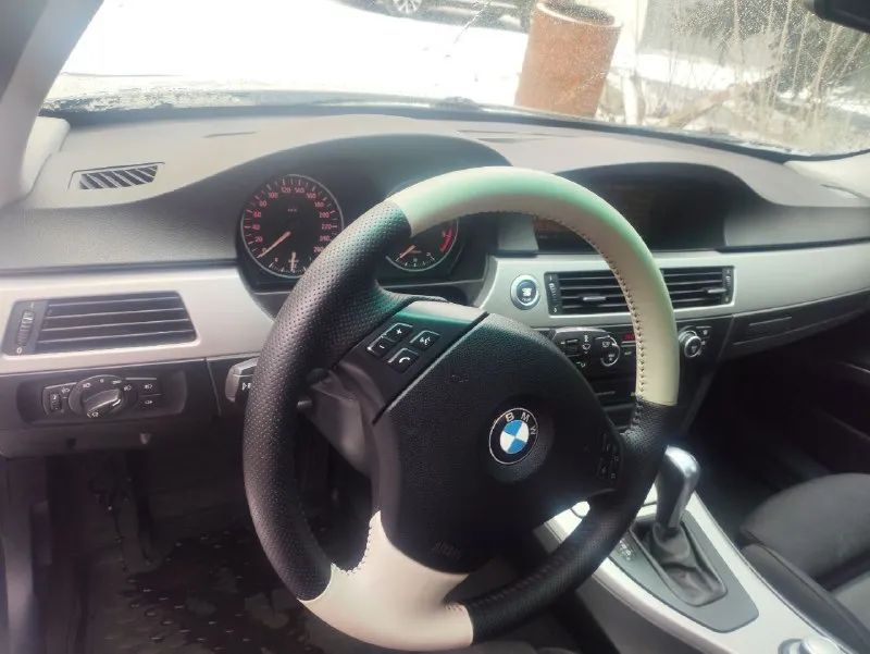 Продам bmw e90 320d. 2006г пробег 343тысяч. честный. цена 900 торг покупателю парктроники, бортовой компьютер что редкость, климат, акпп, люк. машина обслужена за последние пол года заменены патрубки интеркулера, радиатора охлаждения двигателя, ходовая часть перебрана все сайлентблоки стойки стабилизатора все новое, передние ниже рычаги, также заменён блок накала свечей на оригинал и свечи накала, сделан даунпайп atm, торомоза перебраны в круг новые тормозные диски колодки направляйки, заменено масло в акпп с фильтром все zf, заменено масло в заднем редукторе, новый оригинальный бачок антифриза с крышкой, новый демпферный шкив ремни помпа ролики и многое другое. масло менялось каждый 5 тысяч расхода нет. последнее то 1500км назад (фильтр салона, масляный фильтр, масло, фильтр топливный воздушный) не дымит не троит, едет хорошо любые проверки за машину не стыдно в фарах би лед линзы свет хороший телефон для связи:+79043401376 - фотография - 6
