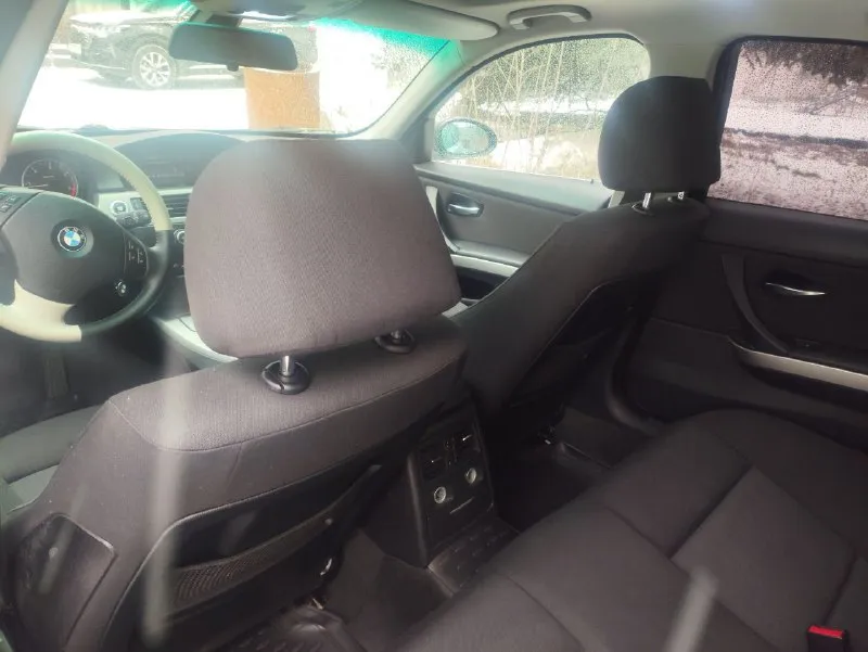 Продам bmw e90 320d. 2006г пробег 343тысяч. честный. цена 900 торг покупателю парктроники, бортовой компьютер что редкость, климат, акпп, люк. машина обслужена за последние пол года заменены патрубки интеркулера, радиатора охлаждения двигателя, ходовая часть перебрана все сайлентблоки стойки стабилизатора все новое, передние ниже рычаги, также заменён блок накала свечей на оригинал и свечи накала, сделан даунпайп atm, торомоза перебраны в круг новые тормозные диски колодки направляйки, заменено масло в акпп с фильтром все zf, заменено масло в заднем редукторе, новый оригинальный бачок антифриза с крышкой, новый демпферный шкив ремни помпа ролики и многое другое. масло менялось каждый 5 тысяч расхода нет. последнее то 1500км назад (фильтр салона, масляный фильтр, масло, фильтр топливный воздушный) не дымит не троит, едет хорошо любые проверки за машину не стыдно в фарах би лед линзы свет хороший телефон для связи:+79043401376 - фотография - 7