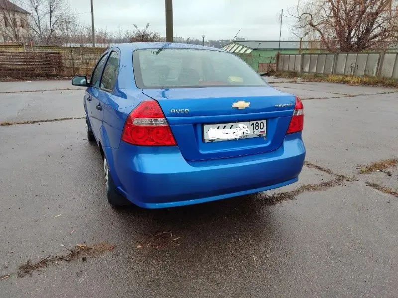 Здравствуйте продам chevrolet aveo 2009 года. автомобиль в отличном состоянии не имеет ни рыжики ни коррозии днище пороги в идеальном состоянии. мотор 1.5 пробег 190 тысяч родной. автомобиль вся обслужена вся новая ходовая часть была недавно заменена рулевая рейка шаровая наконечники ремень ролики, масла фильтра новый аккумулятор кондиционер обслужил летом. комплектация автомобиля кондиционер стеклоподъёмники гидроусилитель руля, подушка безопасности электро регулировки зеркал центральный замок сигнализация два ключа, сервисная книжка, магнитола pioneer, газ евро-4. в писан техпаспорт. два комплекта резины оба на дисках. по документам полный порядок я собственник оформления через мрэо. цена 520.000 тысяч российский рублей. осмотр город донецк +79494491380 📞 звоните: +7(949)4491380 - фотография - 2