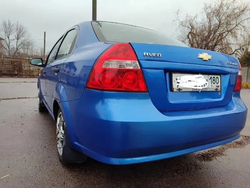 Здравствуйте продам chevrolet aveo 2009 года. автомобиль в отличном состоянии не имеет ни рыжики ни коррозии днище пороги в идеальном состоянии. мотор 1.5 пробег 190 тысяч родной. автомобиль вся обслужена вся новая ходовая часть была недавно заменена рулевая рейка шаровая наконечники ремень ролики, масла фильтра новый аккумулятор кондиционер обслужил летом. комплектация автомобиля кондиционер стеклоподъёмники гидроусилитель руля, подушка безопасности электро регулировки зеркал центральный замок сигнализация два ключа, сервисная книжка, магнитола pioneer, газ евро-4. в писан техпаспорт. два комплекта резины оба на дисках. по документам полный порядок я собственник оформления через мрэо. цена 520.000 тысяч российский рублей. осмотр город донецк +79494491380 📞 звоните: +7(949)4491380 - фотография - 3