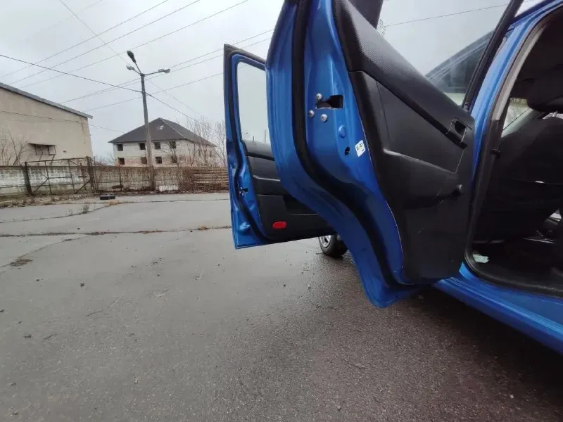 Здравствуйте продам chevrolet aveo 2009 года. автомобиль в отличном состоянии не имеет ни рыжики ни коррозии днище пороги в идеальном состоянии. мотор 1.5 пробег 190 тысяч родной. автомобиль вся обслужена вся новая ходовая часть была недавно заменена рулевая рейка шаровая наконечники ремень ролики, масла фильтра новый аккумулятор кондиционер обслужил летом. комплектация автомобиля кондиционер стеклоподъёмники гидроусилитель руля, подушка безопасности электро регулировки зеркал центральный замок сигнализация два ключа, сервисная книжка, магнитола pioneer, газ евро-4. в писан техпаспорт. два комплекта резины оба на дисках. по документам полный порядок я собственник оформления через мрэо. цена 520.000 тысяч российский рублей. осмотр город донецк +79494491380 📞 звоните: +7(949)4491380 - фотография - 4