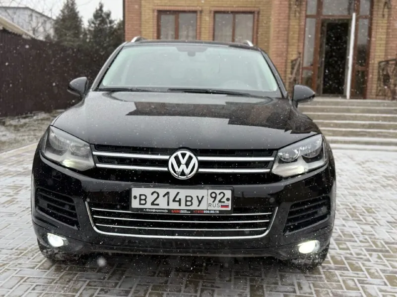 Продам авто в хорошем состоянии не бит не крашен не одна деталь с родным пробегом один собственник машина всегда была в крыму. мотор был откапитален 60 тысяч назад с заменой цепей ремонт составил 500тр остольные вопросы по телефону марка фольксваген таурег мотор 3.0 дизель 245л коробка автомат пробег 360 тысяч цена 1🍋970 тыс торг год выпуска 2012 тел +7 (949) 346-76-16 - фотография - 3