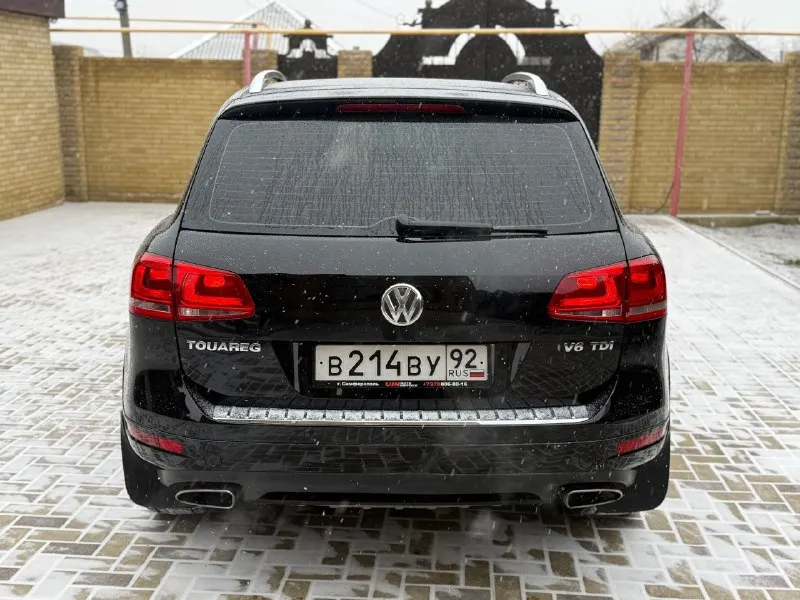 Продам авто в хорошем состоянии не бит не крашен не одна деталь с родным пробегом один собственник машина всегда была в крыму. мотор был откапитален 60 тысяч назад с заменой цепей ремонт составил 500тр остольные вопросы по телефону марка фольксваген таурег мотор 3.0 дизель 245л коробка автомат пробег 360 тысяч цена 1🍋970 тыс торг год выпуска 2012 тел +7 (949) 346-76-16 - фотография - 6