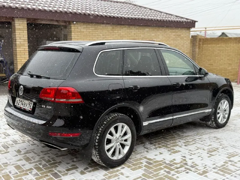 Продам авто в хорошем состоянии не бит не крашен не одна деталь с родным пробегом один собственник машина всегда была в крыму. мотор был откапитален 60 тысяч назад с заменой цепей ремонт составил 500тр остольные вопросы по телефону марка фольксваген таурег мотор 3.0 дизель 245л коробка автомат пробег 360 тысяч цена 1🍋970 тыс торг год выпуска 2012 тел +7 (949) 346-76-16 - фотография - 7