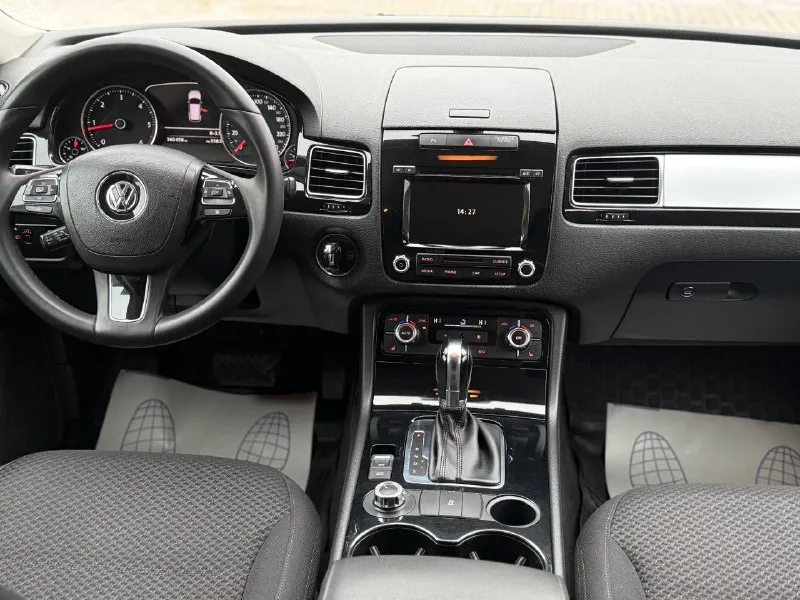 Продам авто в хорошем состоянии не бит не крашен не одна деталь с родным пробегом один собственник машина всегда была в крыму. мотор был откапитален 60 тысяч назад с заменой цепей ремонт составил 500тр остольные вопросы по телефону марка фольксваген таурег мотор 3.0 дизель 245л коробка автомат пробег 360 тысяч цена 1🍋970 тыс торг год выпуска 2012 тел +7 (949) 346-76-16 - фотография - 8