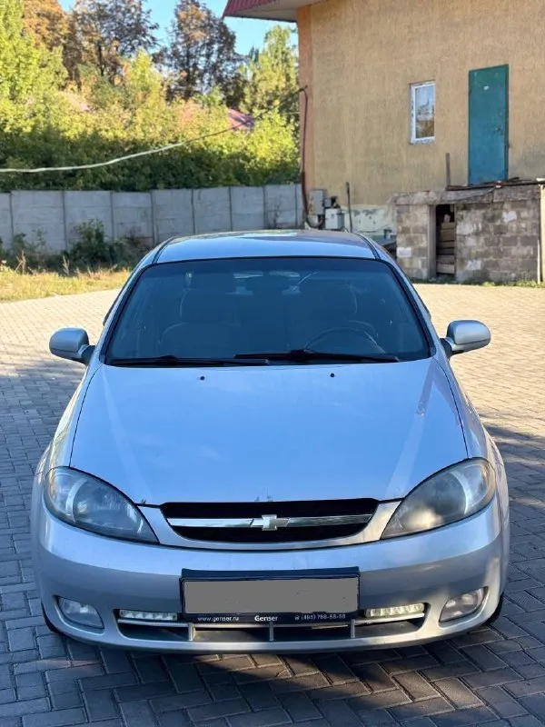 Продам срочно chevrolet lacetti год выпуска 2007 обьем двигателя 1.6 механика машина в очень хорошем состоянии, всю жизнь в одних руках, салон ухоженный зеленая автотека оригинальный птс два ключа 4 стекло подъемника пробег 192 000 мультируль электро регулировка зеркал цена 430 000р номер телефона +79490989194 - фотография - 2