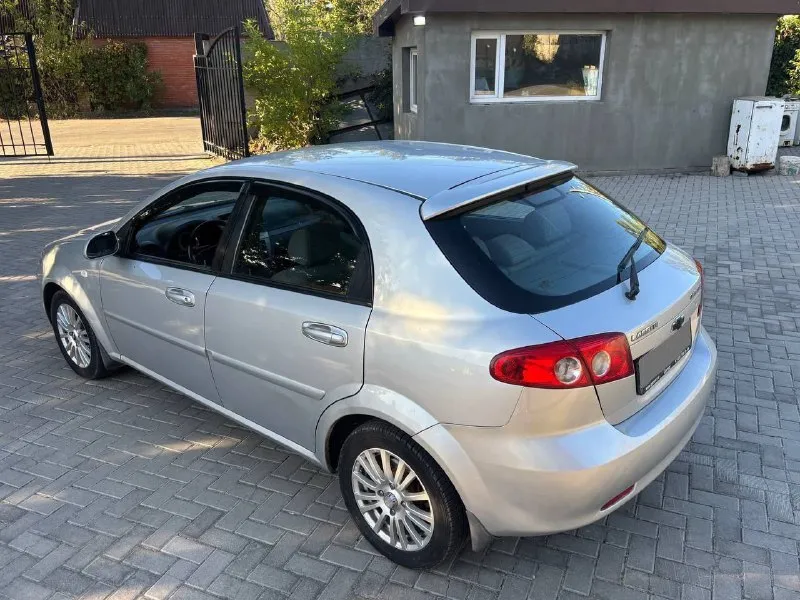 Продам срочно chevrolet lacetti год выпуска 2007 обьем двигателя 1.6 механика машина в очень хорошем состоянии, всю жизнь в одних руках, салон ухоженный зеленая автотека оригинальный птс два ключа 4 стекло подъемника пробег 192 000 мультируль электро регулировка зеркал цена 430 000р номер телефона +79490989194 - фотография - 5
