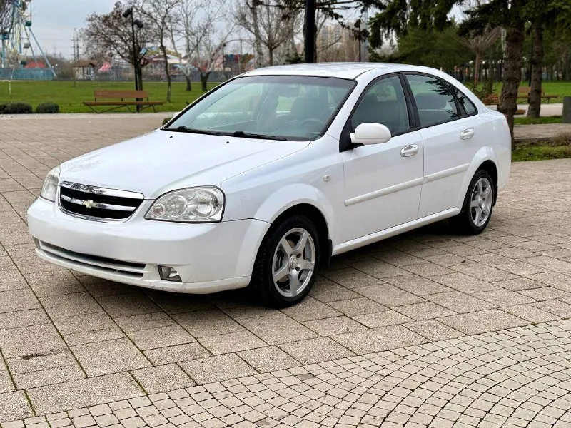 🚙марка: chevrolet lacetti ⚙️двигатель: 1.6 ⛽️вид топлива: бензин 📅год выпуска: 2008 💴цена:585.000 руб торг обмен 🗺️пробег:187.000 км 📦:кпп :механика автомобиль в хорошем состоянии вложений никаких не требует кузов без нареканий жучков рыжиков нету салон в отличном состоянии не протёртый не прокуренный техническая часть на отлично недавно прошел полная то по комплектации четыре стеклоподъемника электро зеркала датчик дождя датчик света камера заднего вида имеются задние парктроники стоит android планшет зимняя резина новая + летняя в комплекте все остальные доп вопросы по телефону +79495000534 📍•город мариуполь - фотография - 3
