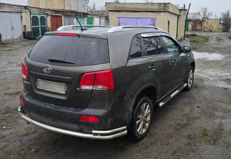 Продам kia sorento 2012г. 2.4 бензин мкпп 6ст. Очень достойное состояние автомобиля, мотор работает идеально, без расхода масла, лишнего шума нет! Кпп так же без вопросов, кузов в идеальнейшом состоянии. Ходовая полностью обслужена, масла поменяны, кондиционер заправлен. За машину не стыдно! Возможен обмен на авто дешевле, документы в полном порядке, любое ваше сто без проблем! Цена 1.275 +79497988197 донецк
📞 Звоните: +7(949)7988197 - фотография - 5