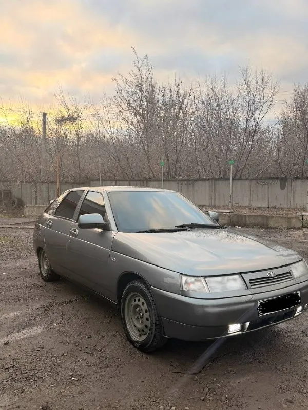 Ваз ваз 2112 2007г евро панель гур машина в отличном состоянии, не дымит, не троит, 16v 1.6 124 мотор не гнет клапана коробка механика 5 ступка отличное состояние, не хрустит, не выбивает, переключает мягко. кузов в отличном состоянии, не гнилой, не варенные, без дыр, весь метал в идеале стаканы лонжероны отличное состоянии салон хороший, опрятный, чистый, на led лампах eva коврики и т д! красивые задние фонари в стиле audi хорошая акустика документы чистые, без запретов, без штрафов, любое переоформление в мрэо осмотр г. макеевка связь +7949-607-32-69 или +7949-644-01-25 цена 260.000 руб торг у капота тг есть ✅подписаться✅ 📰разместить объявление📰 📞 звоните: +7(949)6073269 - фотография - 4