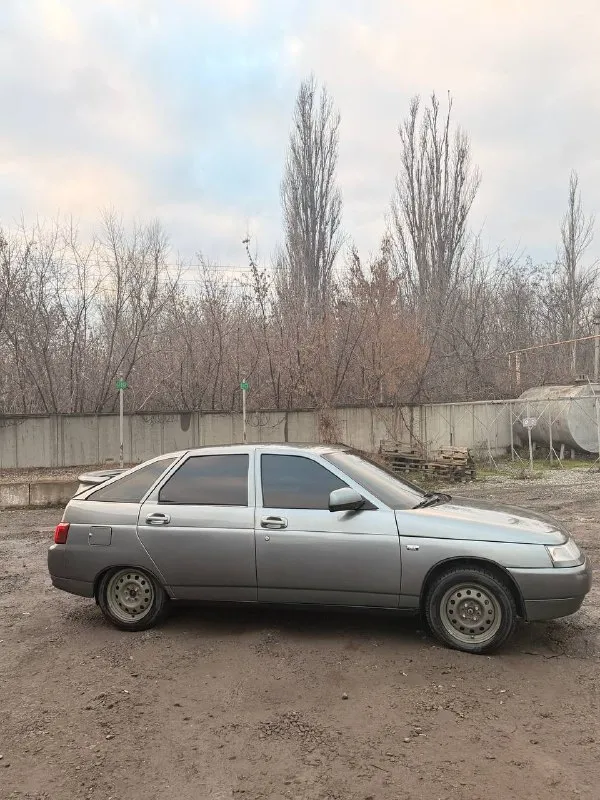 Ваз ваз 2112 2007г евро панель гур машина в отличном состоянии, не дымит, не троит, 16v 1.6 124 мотор не гнет клапана коробка механика 5 ступка отличное состояние, не хрустит, не выбивает, переключает мягко. кузов в отличном состоянии, не гнилой, не варенные, без дыр, весь метал в идеале стаканы лонжероны отличное состоянии салон хороший, опрятный, чистый, на led лампах eva коврики и т д! красивые задние фонари в стиле audi хорошая акустика документы чистые, без запретов, без штрафов, любое переоформление в мрэо осмотр г. макеевка связь +7949-607-32-69 или +7949-644-01-25 цена 260.000 руб торг у капота тг есть ✅подписаться✅ 📰разместить объявление📰 📞 звоните: +7(949)6073269 - фотография - 5