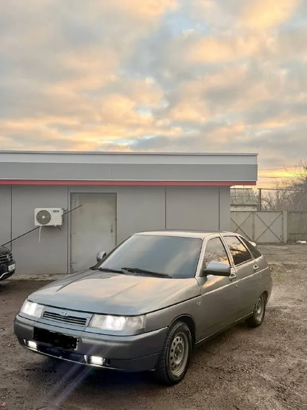 Ваз ваз 2112 2007г евро панель гур машина в отличном состоянии, не дымит, не троит, 16v 1.6 124 мотор не гнет клапана коробка механика 5 ступка отличное состояние, не хрустит, не выбивает, переключает мягко. кузов в отличном состоянии, не гнилой, не варенные, без дыр, весь метал в идеале стаканы лонжероны отличное состоянии салон хороший, опрятный, чистый, на led лампах eva коврики и т д! красивые задние фонари в стиле audi хорошая акустика документы чистые, без запретов, без штрафов, любое переоформление в мрэо осмотр г. макеевка связь +7949-607-32-69 или +7949-644-01-25 цена 260.000 руб торг у капота тг есть ✅подписаться✅ 📰разместить объявление📰 📞 звоните: +7(949)6073269 - фотография - 7