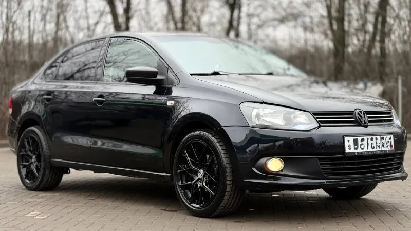 ❗️❗️срочно❗️❗️ в продаже : volkswagen polo 2010г двигатель : 1.6 трансмиссия : механика привод : передний авто в отличном состоянии центральный замок хорошая музыка авто никаких вложений не требует масло от замены до замены не доливаю дно, пороги, стаканы без дыр и гнили ходовая часть обслужена evo-коврики все стекла родные юридически чистый авто помощь в переоформлении цена : 575.000р торг реальному покупателю осмотр г. донецк. 📲 +7(949)445-35-30 📲 tg: @ku4eryviy001 📞 звоните: +7(949)4453530 - фотография - 3