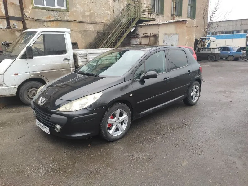 Продаеться peugeot 1.6 автомат 2007 года. машина в хорошем состоянии на хорошеи шипованои резине. ко... - фотография
