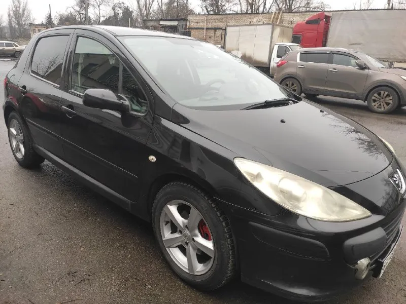 Продаеться peugeot 1.6 автомат 2007 года. машина в хорошем состоянии на хорошеи шипованои резине. кондер работает сигнализация с автозапуском. хозяйка по техпаспорту цена360 т. р. . торг возле авто. +79496439718 📞 звоните: +7(949)6439718 - фотография - 2