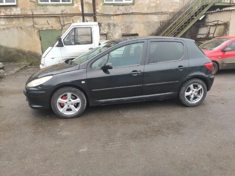 Продаеться peugeot 1.6 автомат 2007 года. машина в хорошем состоянии на хорошеи шипованои резине. кондер работает сигнализация с автозапуском. хозяйка по техпаспорту цена360 т. р. . торг возле авто. +79496439718 📞 звоните: +7(949)6439718 - фотография - 3