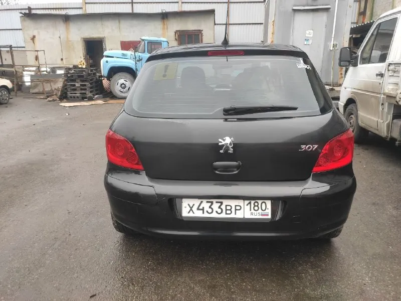 Продаеться peugeot 1.6 автомат 2007 года. машина в хорошем состоянии на хорошеи шипованои резине. кондер работает сигнализация с автозапуском. хозяйка по техпаспорту цена360 т. р. . торг возле авто. +79496439718 📞 звоните: +7(949)6439718 - фотография - 4