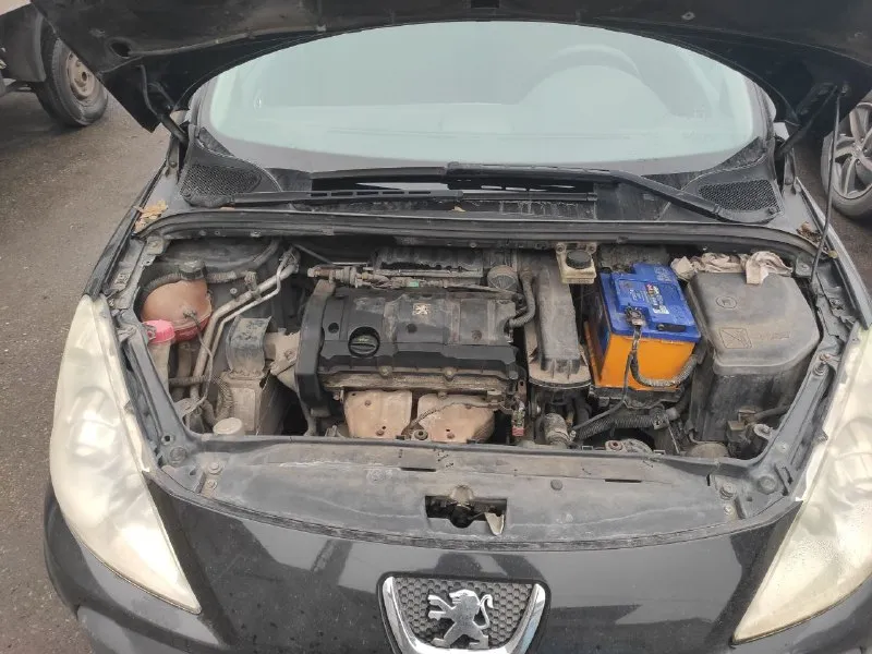 Продаеться peugeot 1.6 автомат 2007 года. машина в хорошем состоянии на хорошеи шипованои резине. кондер работает сигнализация с автозапуском. хозяйка по техпаспорту цена360 т. р. . торг возле авто. +79496439718 📞 звоните: +7(949)6439718 - фотография - 6