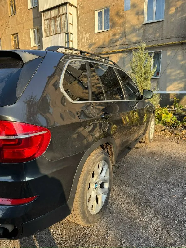 Продается bmw x5 черного цвета, 2013 года выпуска. пробег составляет всего 220 километров, что говор... - фотография