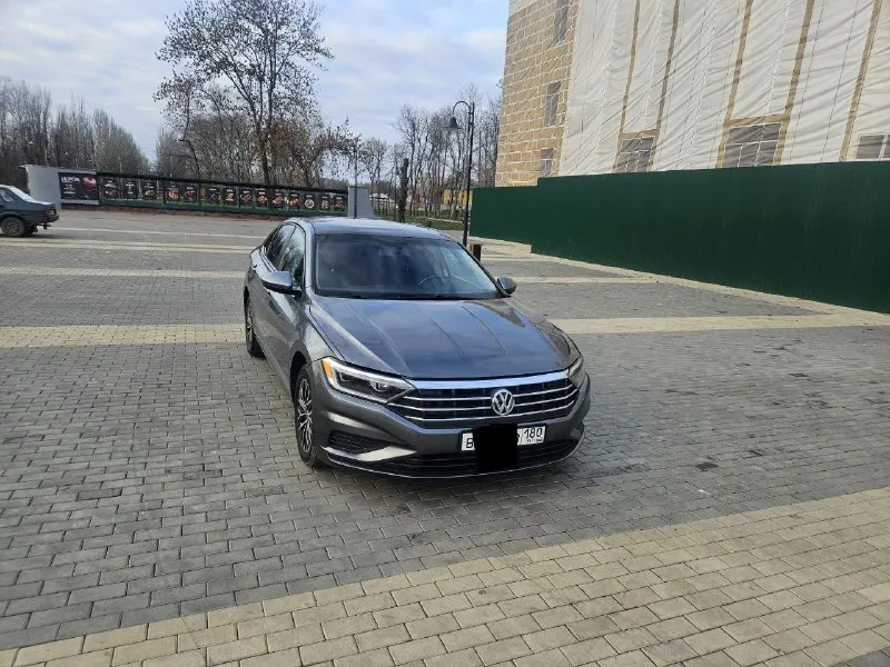 Продам volkswagen jetta 2019 года выпуска пробег 133000 км мотор 1.4tsi (150 л. с.) кпп asin 7ст покрыта керамикой, капот и фары в бронепленке кожанные сиденья с подогревом(4седения), 2-х зонный климат, подогрев руля, люк. стоит хорошая музыка. сделано полное то, замена масла каждые 7тыс. машина никаких вложений не требует, в идеальном состоянии. во владении 3 года. цена 1 900 000, торг у капота +79493324137 - фотография - 2