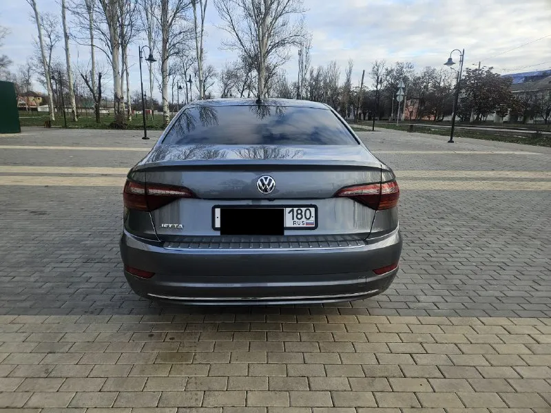Продам volkswagen jetta 2019 года выпуска пробег 133000 км мотор 1.4tsi (150 л. с.) кпп asin 7ст покрыта керамикой, капот и фары в бронепленке кожанные сиденья с подогревом(4седения), 2-х зонный климат, подогрев руля, люк. стоит хорошая музыка. сделано полное то, замена масла каждые 7тыс. машина никаких вложений не требует, в идеальном состоянии. во владении 3 года. цена 1 900 000, торг у капота +79493324137 - фотография - 3