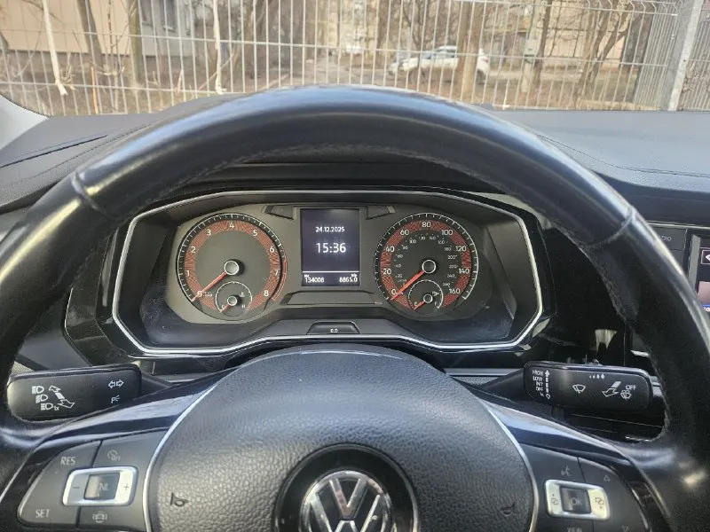 Продам volkswagen jetta 2019 года выпуска пробег 133000 км мотор 1.4tsi (150 л. с.) кпп asin 7ст покрыта керамикой, капот и фары в бронепленке кожанные сиденья с подогревом(4седения), 2-х зонный климат, подогрев руля, люк. стоит хорошая музыка. сделано полное то, замена масла каждые 7тыс. машина никаких вложений не требует, в идеальном состоянии. во владении 3 года. цена 1 900 000, торг у капота +79493324137 - фотография - 5