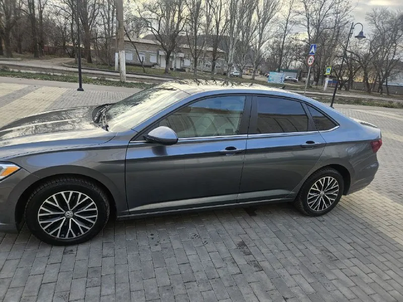 Продам volkswagen jetta 2019 года выпуска пробег 133000 км мотор 1.4tsi (150 л. с.) кпп asin 7ст покрыта керамикой, капот и фары в бронепленке кожанные сиденья с подогревом(4седения), 2-х зонный климат, подогрев руля, люк. стоит хорошая музыка. сделано полное то, замена масла каждые 7тыс. машина никаких вложений не требует, в идеальном состоянии. во владении 3 года. цена 1 900 000, торг у капота +79493324137 - фотография - 8