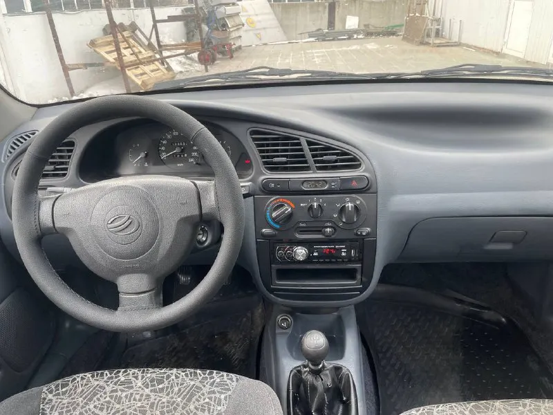 Продам заз шанс ( тот же ланос)( обьем двигателя 1,5) 2011г. автомобиль с оригинальным пробегом 136 000 км. 1 собственник по птс. комплектация sе цена: 340 000 рублей (торг уместен). характеристики: - двигатель: 1.5 л. - кпп: механическая. - пробег: 136 000 комплектация: -гидроусилитель руля. - airbag. - сигнализация с автозапуском. - 2 стеклоподъемника ( передние). -музыка - технически исправен. документы: - чистые (без штрафов/ограничений). - переоформление в мрео г. макеевка. контакты: - телефон: +79493846283 ( телеграмм, макс) - город: макеевка. ✅подписаться✅ 📰разместить объявление📰 📞 звоните: +7(949)3846283 - фотография - 6