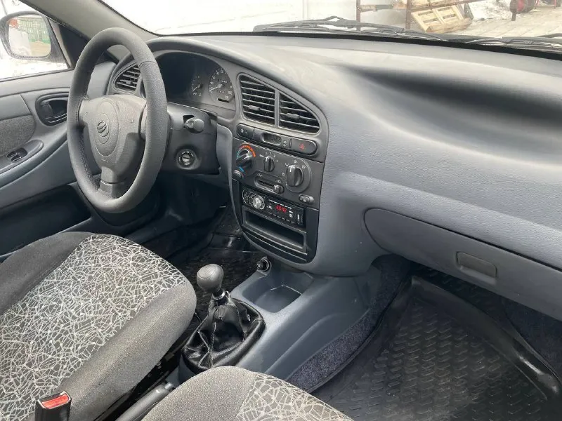 Продам заз шанс ( тот же ланос)( обьем двигателя 1,5) 2011г. автомобиль с оригинальным пробегом 136 000 км. 1 собственник по птс. комплектация sе цена: 340 000 рублей (торг уместен). характеристики: - двигатель: 1.5 л. - кпп: механическая. - пробег: 136 000 комплектация: -гидроусилитель руля. - airbag. - сигнализация с автозапуском. - 2 стеклоподъемника ( передние). -музыка - технически исправен. документы: - чистые (без штрафов/ограничений). - переоформление в мрео г. макеевка. контакты: - телефон: +79493846283 ( телеграмм, макс) - город: макеевка. ✅подписаться✅ 📰разместить объявление📰 📞 звоните: +7(949)3846283 - фотография - 7