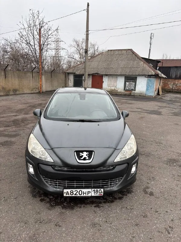 Peugeot 308, 2008 год выпуска, родной пробег 163000 тысячи, реальных 2 владельца по документам, я второй, до меня авто было 15 лет в одних руках, машина без дтп, с зеленой автотекой, по технической части все в идеале, проблем нет. комплектация на панораме, двух зонный климат контроль, кондиционер, подогревы сидений, датчик света, дождя, сигнализация с автозапуском. новая зимняя резина, проехала меньше 1000 км. машина находится в донецке, цена 575000 тысяч символический торг у капота, авто без вложений +79494951390 📲 tg: @artemgukov1 📞 звоните: +7(949)4951390 - фотография - 3
