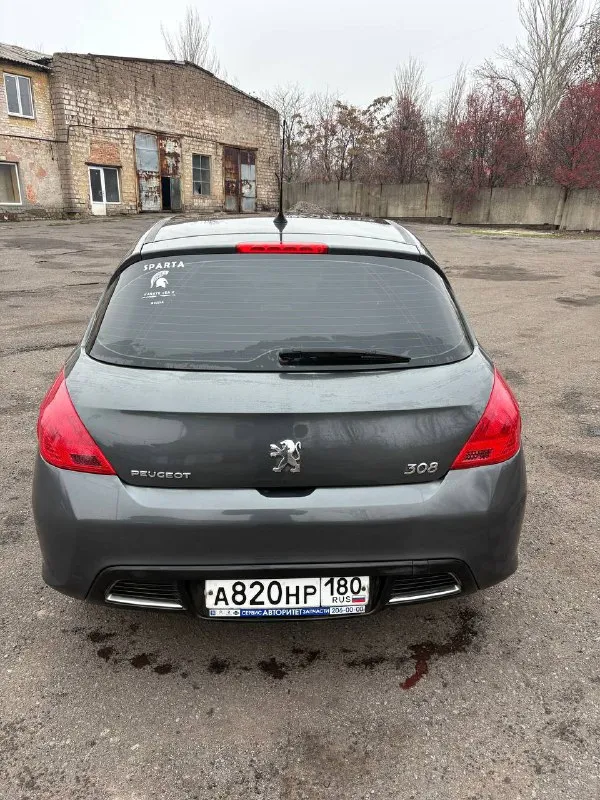 Peugeot 308, 2008 год выпуска, родной пробег 163000 тысячи, реальных 2 владельца по документам, я второй, до меня авто было 15 лет в одних руках, машина без дтп, с зеленой автотекой, по технической части все в идеале, проблем нет. комплектация на панораме, двух зонный климат контроль, кондиционер, подогревы сидений, датчик света, дождя, сигнализация с автозапуском. новая зимняя резина, проехала меньше 1000 км. машина находится в донецке, цена 575000 тысяч символический торг у капота, авто без вложений +79494951390 📲 tg: @artemgukov1 📞 звоните: +7(949)4951390 - фотография - 6