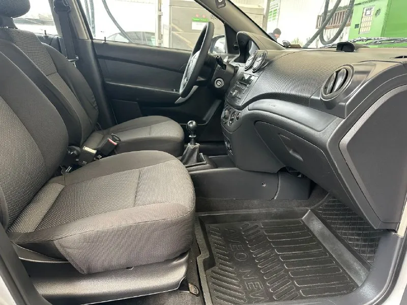 Продается chevrolet aveo t 250.2009 г выпуска покупалась и первая регистрация в 2010 г 1.4 101 лс без теплообменика работает изумительно не дымит не троит пробег 135 т. км. подтвержденный автотекой авто без дтп без расчетов и выплат кузов без коррозии без гнили днище пороги без гнилых мест авто без каких либо вложений все то пройдены замена ремня грм с помпой и роликами была 5 т, назад также заменены масла фильтра антифриз установлена зимняя резина салон чистый не рваный под капотка также в отличном состоянии все номера на авто читаются номер мотора вин код на учет встанет без проблем авто ростовская была в одной семьи была перерегистрация в кругу семьи цена 510т +79498313052 📞 звоните: +7(949)8313052 - фотография - 10