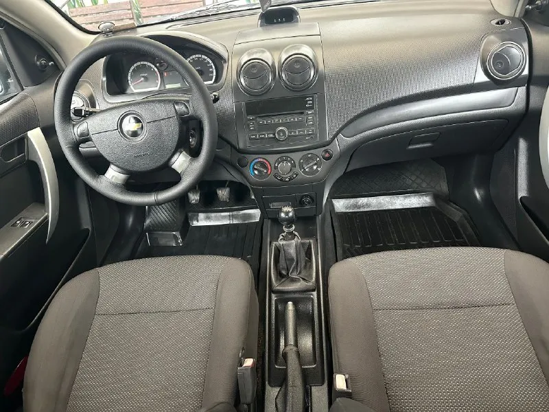 Продается chevrolet aveo t 250.2009 г выпуска покупалась и первая регистрация в 2010 г 1.4 101 лс без теплообменика работает изумительно не дымит не троит пробег 135 т. км. подтвержденный автотекой авто без дтп без расчетов и выплат кузов без коррозии без гнили днище пороги без гнилых мест авто без каких либо вложений все то пройдены замена ремня грм с помпой и роликами была 5 т, назад также заменены масла фильтра антифриз установлена зимняя резина салон чистый не рваный под капотка также в отличном состоянии все номера на авто читаются номер мотора вин код на учет встанет без проблем авто ростовская была в одной семьи была перерегистрация в кругу семьи цена 510т +79498313052 📞 звоните: +7(949)8313052 - фотография - 8