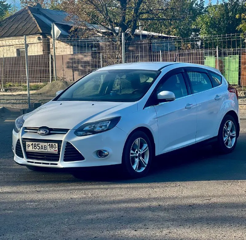 Продам ford focus : 1.0 (бензин) пробег: 121000 км год: 2013 машина в очень хорошем состоянии, как технически так и визуально! полностью обслужен! на данный момент не требует вложений! пробег 100% оригинальный! любые проверки приветствуются! два комплекта резины лето / зима! цена: 780,000 руб ( реальному покупателю торг при осмотре ) тел: +79497270251 📲 tg: @aleksandr_aleksandr11 📞 звоните: +7(949)7270251 - фотография - 2