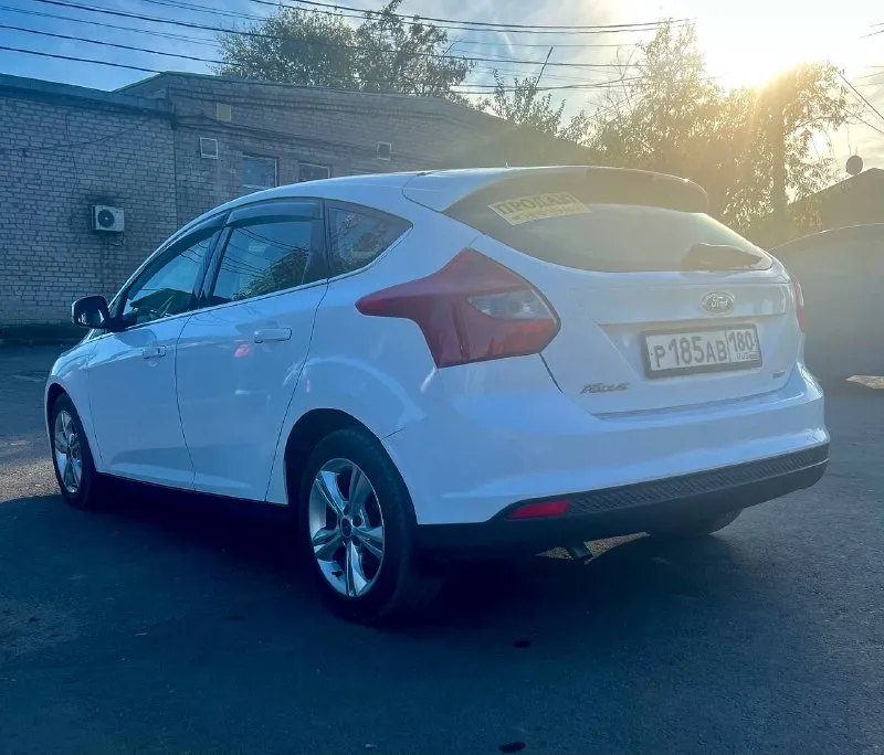 Продам ford focus : 1.0 (бензин) пробег: 121000 км год: 2013 машина в очень хорошем состоянии, как технически так и визуально! полностью обслужен! на данный момент не требует вложений! пробег 100% оригинальный! любые проверки приветствуются! два комплекта резины лето / зима! цена: 780,000 руб ( реальному покупателю торг при осмотре ) тел: +79497270251 📲 tg: @aleksandr_aleksandr11 📞 звоните: +7(949)7270251 - фотография - 4