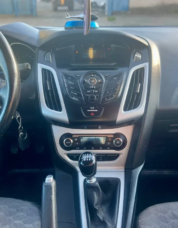 Продам ford focus : 1.0 (бензин) пробег: 121000 км год: 2013 машина в очень хорошем состоянии, как технически так и визуально! полностью обслужен! на данный момент не требует вложений! пробег 100% оригинальный! любые проверки приветствуются! два комплекта резины лето / зима! цена: 780,000 руб ( реальному покупателю торг при осмотре ) тел: +79497270251 📲 tg: @aleksandr_aleksandr11 📞 звоните: +7(949)7270251 - фотография - 8