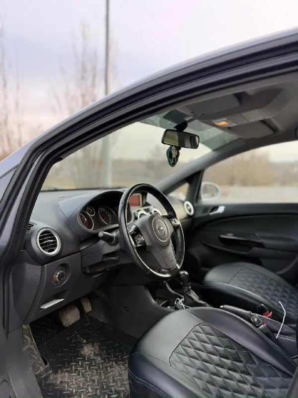 Продам opel corsa d 1.4, 2007 г. пробег: 184 000 км я собственник. полноценный автомат (не робот). машина в хорошем техническом состоянии, каждый день на ходу. кондиционер и печка работают отлично. обогрев переднего и заднего стекла, мультируль. заменена цепь грм 3000 км назад, обслужена передняя подвеска, поменяны подушки двигателя и кпп, новый термостат, а также заменила ремень генератора. по нюансам: — горит чек из-за датчика егр (глушили клапан егр, после ремонта не прошивала) комплект зимней резины на дисках, при необходимости отдам комплект летней. цена: 640 000 ₽, разумный торг у капота. звоните по номеру: +7 949 322 26 31 либо пишите в телеграмм. 📞 звоните: +7(949)3222631 - фотография - 5