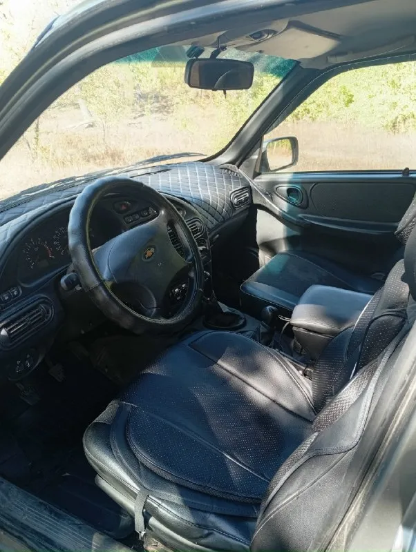 Нива шевроле, 2008 год, 1.7 инжектор, евро - 4 (пропан), гур, 2 эсп. двигатель, коробка, раздатка, мосты - без нареканий. город снежное. 360 тыс. руб. +7-949-377-21-84 📞 звоните: +7(949)3772184 - фотография - 4