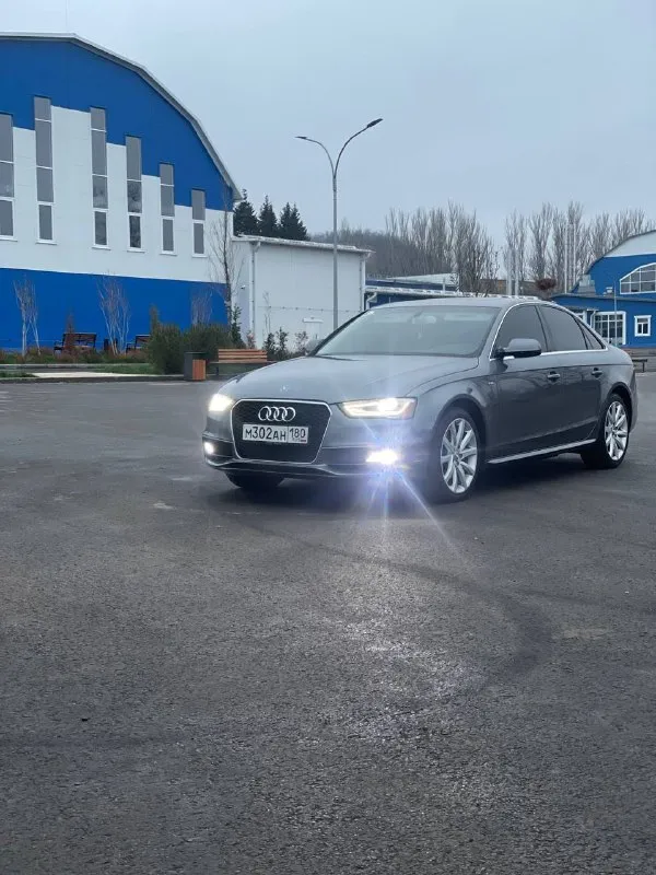 Продам audi a4 quattro (2014 год, рестайлинг) ▶️2.0 tfsi (225 л. с.) ▶️пробег 140.000 (реальный), стоит контрактный мотор 80.000 пробега. готов к любым проверкам на сто ▶️привод: полный ▶️коробка: надежный aisin, ✖️не робот✖️ ▶️2 ключа ▶️машина полностью обслужена. кузов в керамике, по лкп вопросов нет салон ухоженный пакет s-line ▶️ все чеки по обслуживанию за последние 4 года в наличие. ▶️отдам 2 комплект резины ▶️продажа от владельца, владею 2 года. ▶️цена 1.550.00 с торгом на месте при виде денег ▶️осмотр донецк ▶️+79498953141 waubfafl8en031258 📞 звоните: +7(949)8953141 - фотография - 7