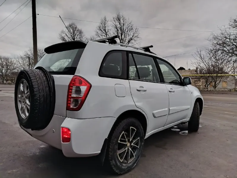 Продам автомобиль 🚗 chery tiggo чери тигго ▶️ год выпуска: 2014г. в. ▶️ пробег: 75.000 км. !!! подтверждён автотекой!!! ▶️ объём двигателя: 1.6 л. , 120л. с. расход 7.5-8.5 л. ℹ️ описание: ✅ автомобиль в очень хорошем состоянии. ✅ двигатель, кпп на отлично! ✅ красивый белый цвет ✅ салон чистый, ухоженный. 🔥комплектация🔥 --кондиционер-- • есп 4 шт • эур -подогрев сидений -подогрев заднего стекла -подогрев зеркал - абс регулировка зеркал все стекла родные!!! лобовое целое без сколов и трещин без дтп!! работает каждая кнопочка 1 владелец. предоставляю видео обзор автомобиля по требованию! 🏛 юридически автомобиль чист, никаких штрафов и запретов! 💰 цена: 600.000 рублей тогр на месте!!! 🏢 осмотр: г. амвросиевка. по договору могу приехать к вам. ☎ телефон для связи: +79493843262 +79493391770 вацап, телеграмм на номере звоните, пишите!!!телефон работает всегда. ..!!!! - фотография - 5