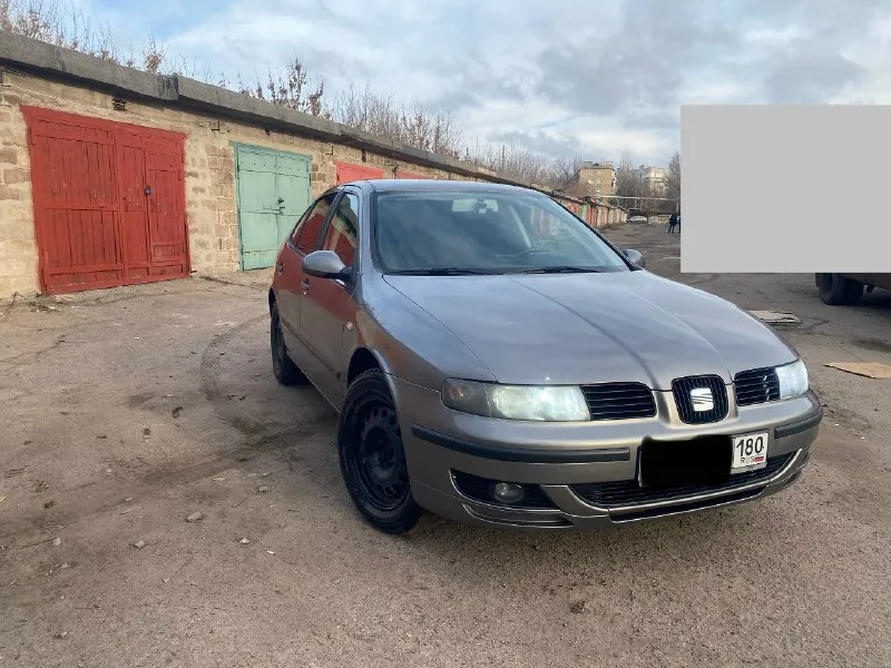 Продам seat leon 2005 г. двигатель 1.6 16v, бензин, 105 л. с. мкпп 5 ступ. пробег 223 тыс. км машина... - фотография