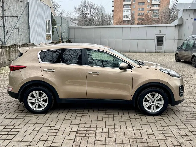 Kia sportage официал
Эксплуатации с 2019 года
Двигатель 2.0 бензин
Коробка автомат
Родной пробег 141 тыс. Км
Автомобиль в отличном состоянии,
Кузов без дтп весь в заводском окрасе !
Двигатель, коробка, ходовая на 5+
Вообщем автомобиль не какого вложения не требует !
В автомобиле есть все для комфорта,
2-Х зонный климат- контроль,
Круиз-контроль,
Датчики света, и дождя,
Подогрев руля, и всех сидений,
Подогрев зеркал и стекл,
Многофункциональная магнитола android
Bluetooth, громкая связь,
И многое другое.
С документами полный порядок любой вид оформления
Г. Донецк
Цена1.930 тыс. ₽
Возможен обмен
Звоните остальное по
+79495210905
📲 Tg: r. B
📞 Звоните: +7(949)5210905 - фотография - 5